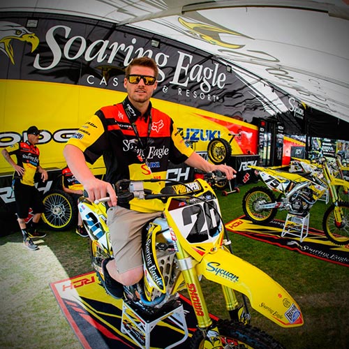 Broc Tickle con su manillar Pro Taper